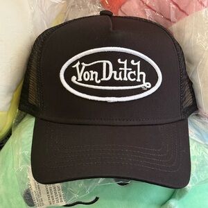 COPY - NWT
Von Dutch Black and White Logo Trucker Hat